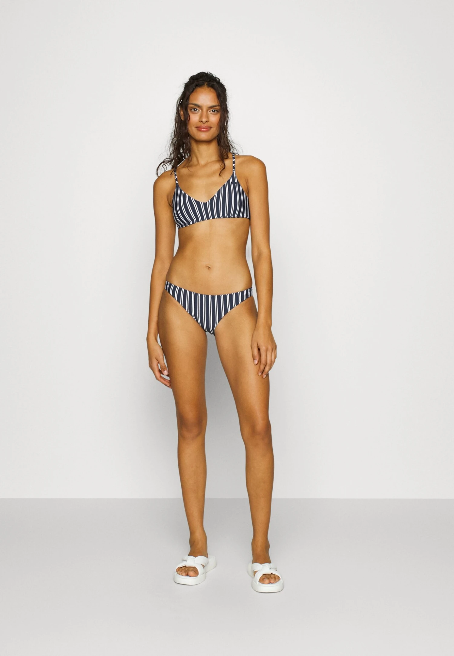 Roxy Into The Sun Athletic Tri - Bikini Top - Mood Indigo 4 Roxy Into The Sun Athletic Tri - Bikini Top - Mood Indigo - Image 2
