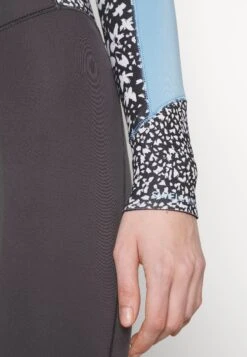 Roxy Swell Series- Swimsuit - Jet/Boy Blue -Roxy 478e1952a8e645a096de37b6ce981e92