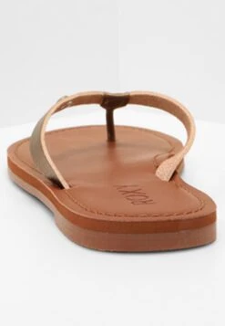 Roxy Janel - T-Bar Sandals - Brown -Roxy 641298b8cf264fc6bc9728a273d9a4da