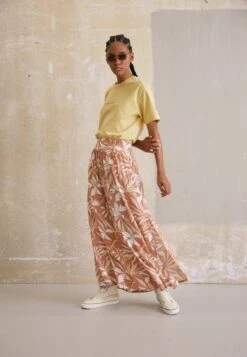 Roxy -Roxy 7b2abd86f1154a288b0d6f43a4f60d83