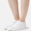Roxy Minnow Mid - Trainers - White -Roxy ced2bc61a9c14378bd2eae19b8b1a446