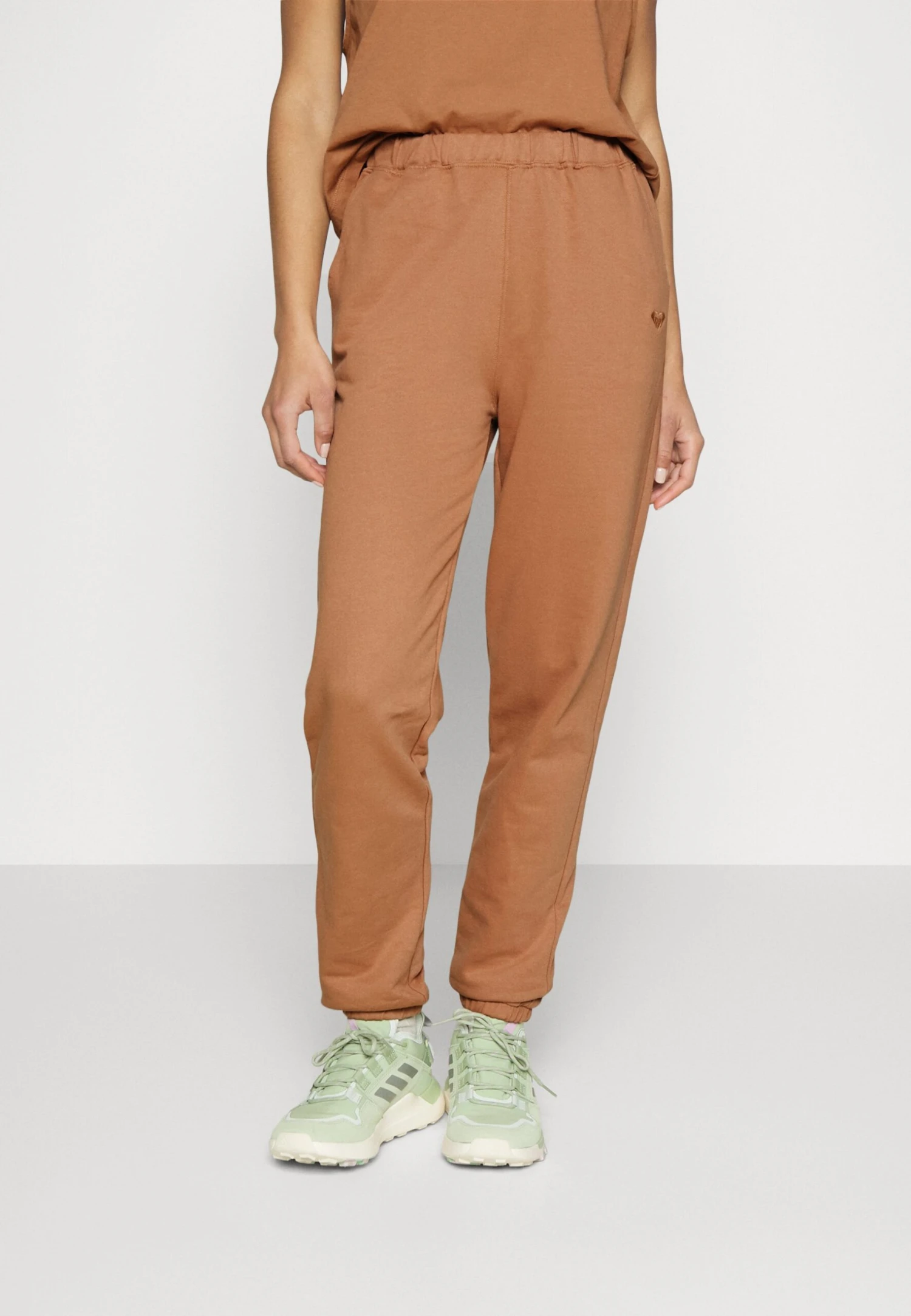 Roxy Essential Energy Jogger - Tracksuit Bottoms - Mocha Mousse 3 Roxy Essential Energy Jogger - Tracksuit Bottoms - Mocha Mousse